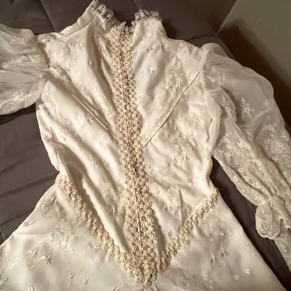 Gunne Sax Style Handmade Wedding Dress. - Picture 12 of 15